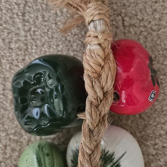 VINTAGE HANDPAINTED MEXICAN CERAMIC HANGING VEGETABLES VGGIES DECOR DISPLAY ART - Picture 2 of 9
